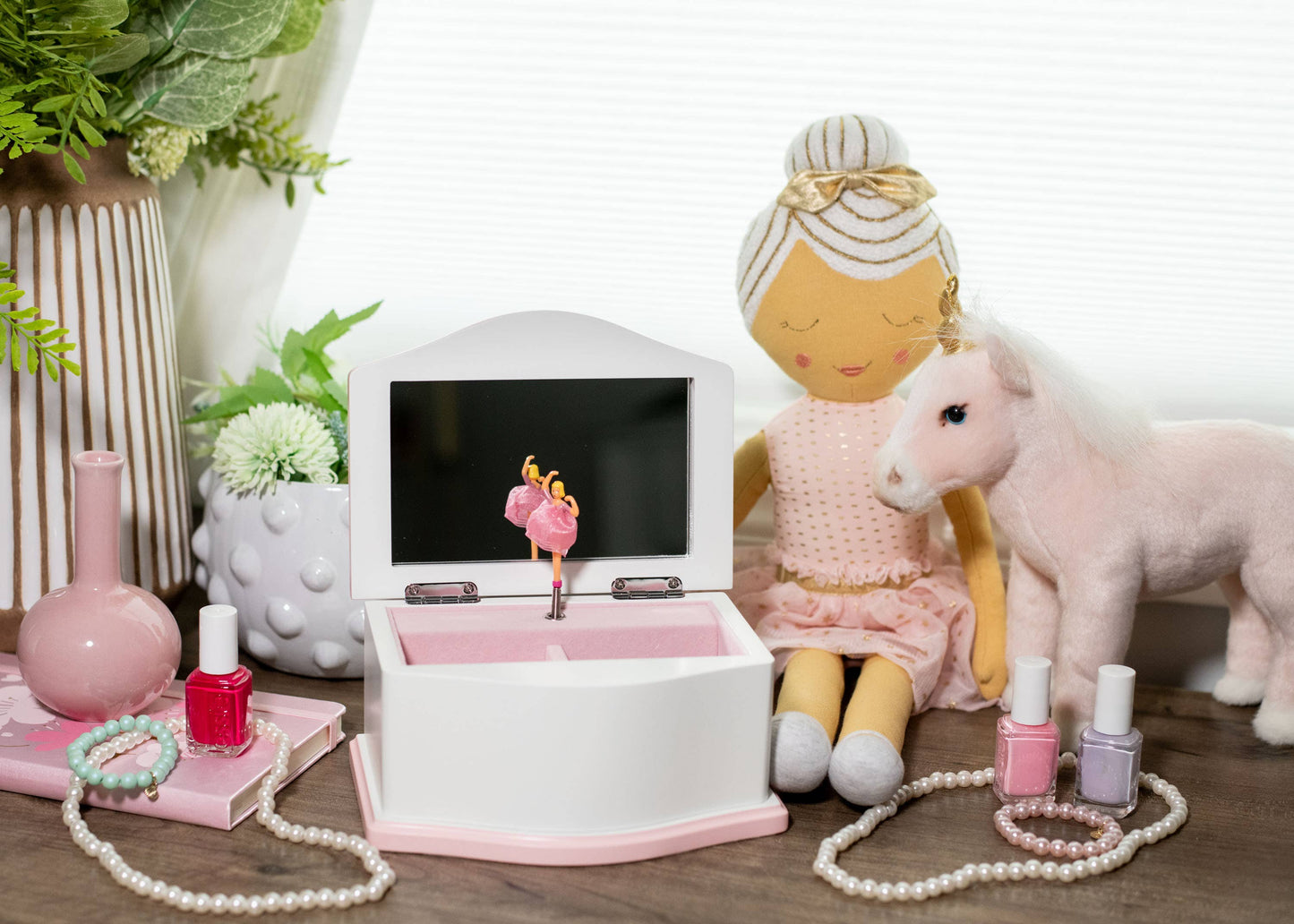Ballerina White/Pink 7.5x5.4 MDF/Velvet Musical Jewelry Box