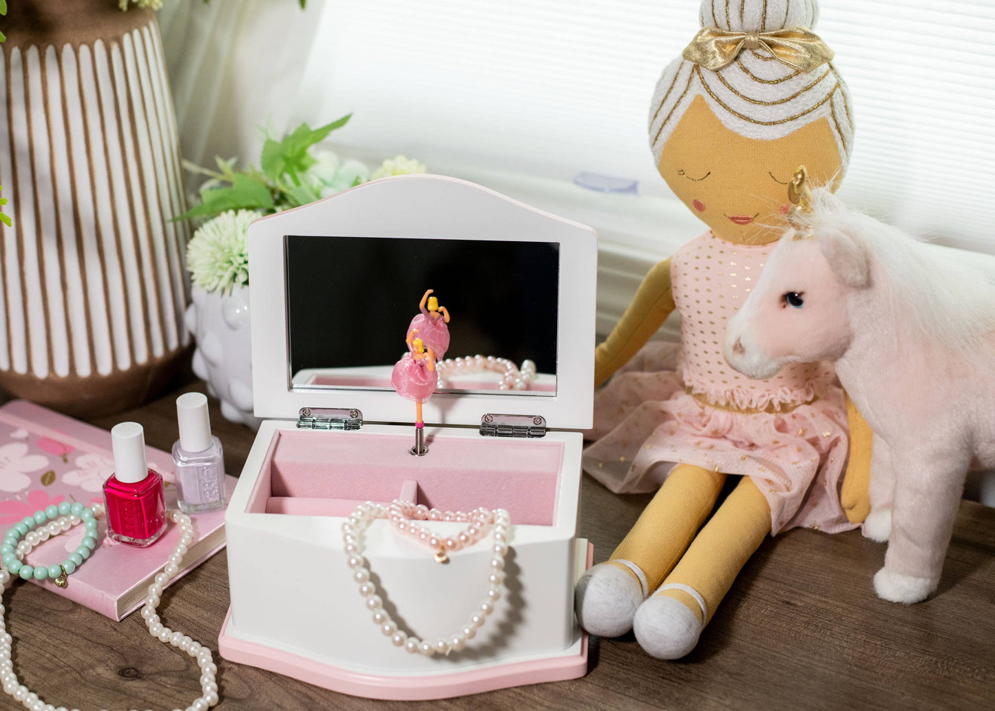 Ballerina White/Pink 7.5x5.4 MDF/Velvet Musical Jewelry Box